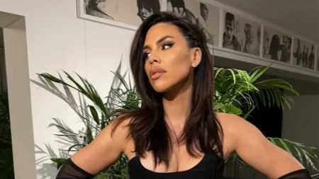 LUKSUZ I RUŽE DO PLAFONA Naša pevačica se topi od ljubavi, četvrti brak cveta kao nikad (FOTO)