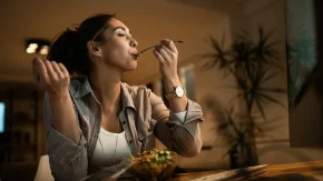 Najbolja salata koja čisti creva: Evo večere od koje se mršavi