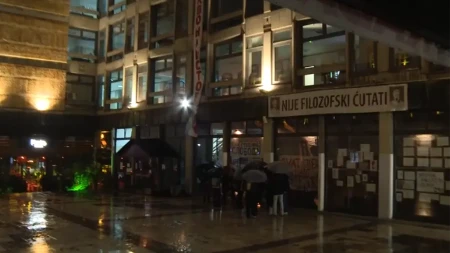 120 LJUDI NA BDENJU, A ŽIVOT IZGUBLJEN Licemerje blokadera na vrhuncu (FOTO)