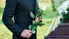 "OTIŠAO SAM NA SAHRANU SVOG PRIJATELJA, A U KOVČEGU JE BILA MOJA MAJKA" Porodicu dočekala šok vest