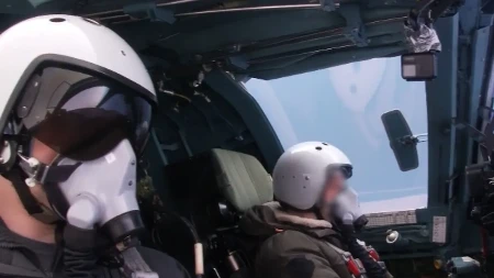 SNIMAK IZ UGLA PILOTA Su-34 Bombarderi sravnili sa zemljom utvrđenja na istoku Ukrajine