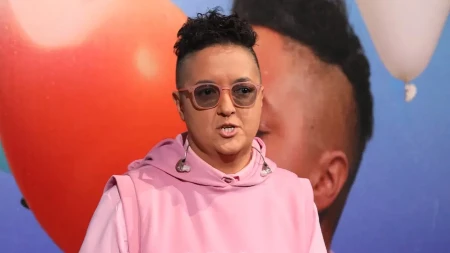 REDAK PRIZOR MARIJE ŠERIFOVIĆ Pevačica se skinula i pokazala tetovaže! (VIDEO)