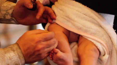 Evo zašto se pomazuje blagosloveno ulje na čelo vernika: Ovaj čin nosi duboku simboliku