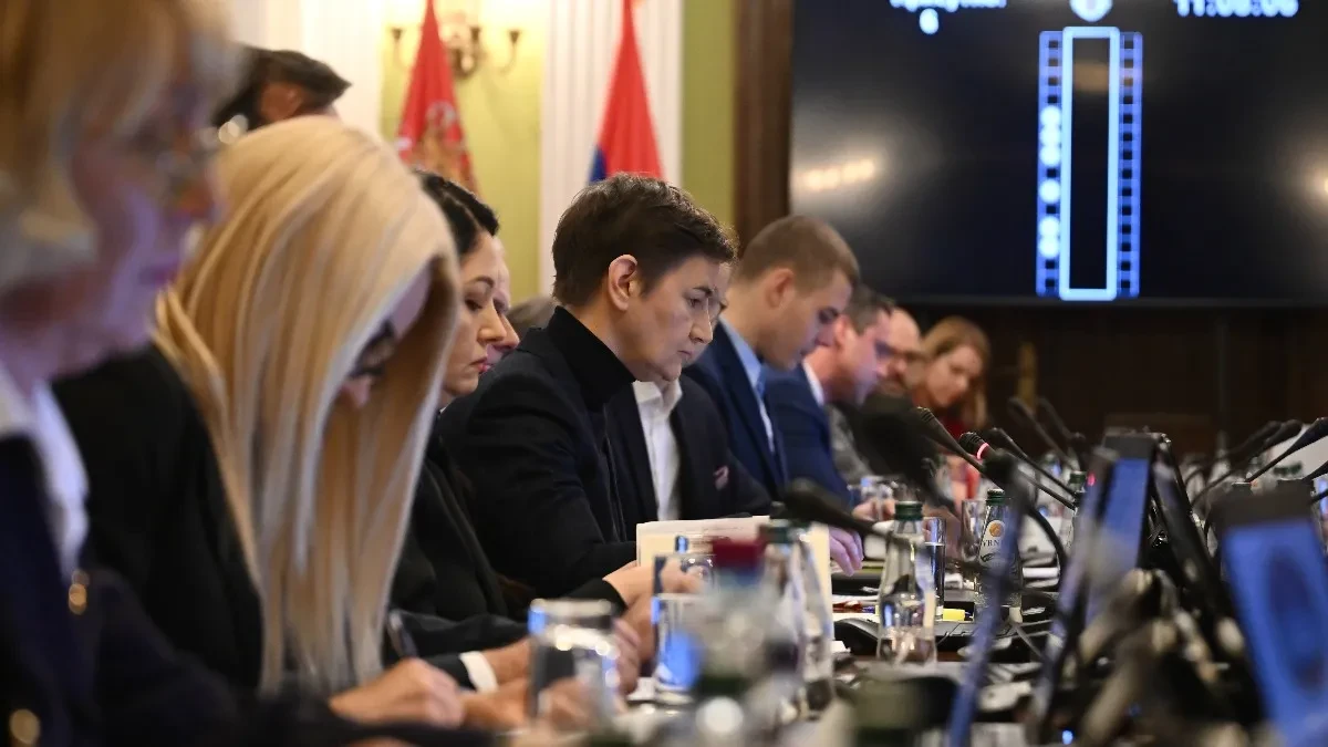 ĐOKIĆ NIJE SMEO DA POGLEDA ANU BRNABIĆ U OČI: Rektore, ko je u Kapetan-Mišinom zdanju?!