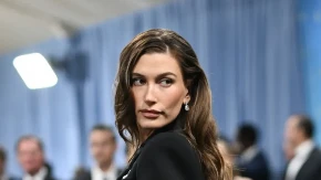 JEDNOBOJNO I FENOMENALNO Sa ovim autfitom nema greške, dominantna nijansa pristaje apsolutno svima