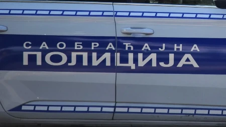 TEŠKA SAOBRAĆAJNA NESREĆA KOD ŽABLJA Automobil sleteo s puta i prevrnuo se na krov, prvi snimak udesa (FOTO)