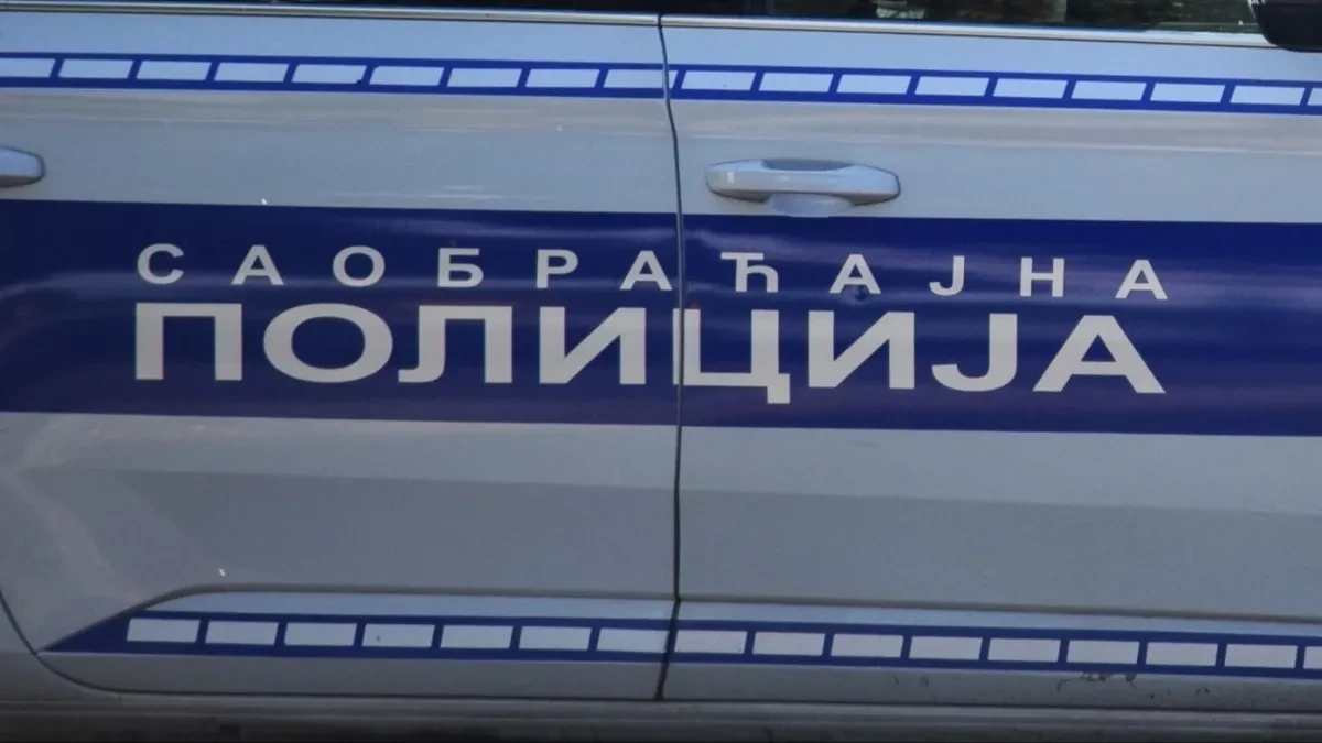 TEŠKA SAOBRAĆAJNA NESREĆA KOD ŽABLJA Automobil sleteo s puta i prevrnuo se, prvi snimak udesa (FOTO)