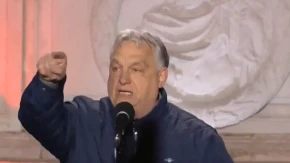 DRAMA U MAĐARSKOJ! Upali na Orbanov skup, premijer ih poklopio pred svima (VIDEO)