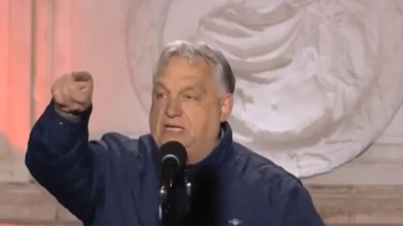 DRAMA U MAĐARSKOJ! Upali na Orbanov skup, premijer ih poklopio pred svima (VIDEO)