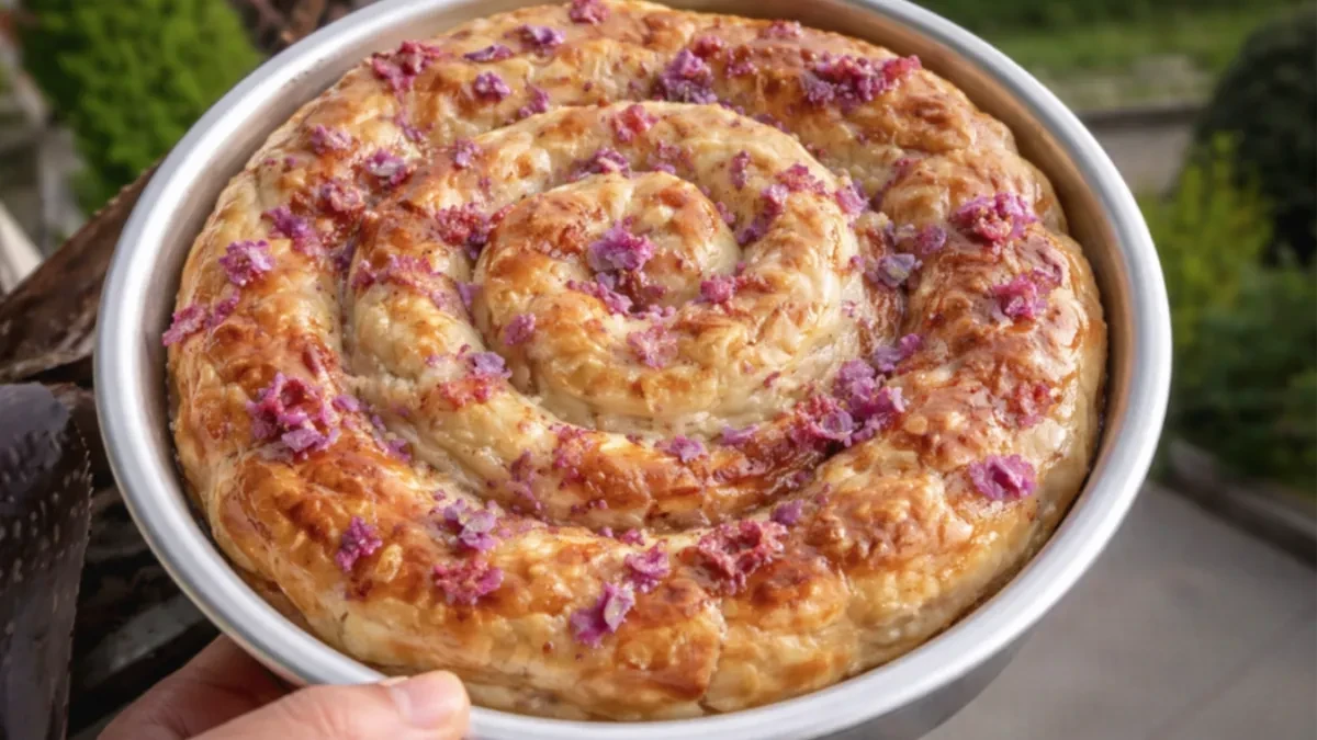 PITA GUŽVARA SA SIROM KAO IZ BAKINOG SMEDEREVCA: Najukusnija, a sastojci jeftini - recept samo za poželeti