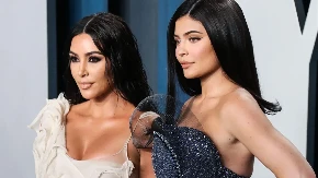 Sestre Kardašijan razbesnele novom fotkom: Fanovi ih napali za preterani fotošop