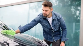 IZBEGAVAJTE JEDNO SREDSTVO ZA PRANJE AUTOMOBILA Vozači ovo masovno rade, a šteta je veća od koristi