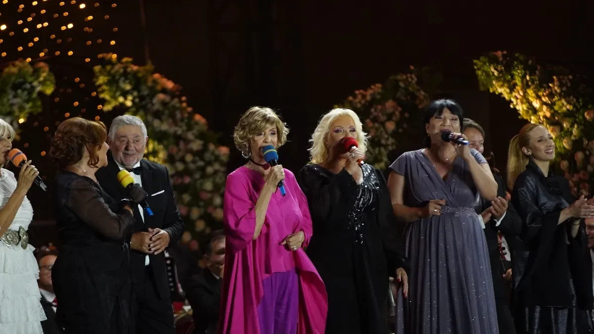 "DOBILA SAM IME PO LJUBAVNICI SVOG OCA" Naša pevačica otkrila šokantan detalj iz života: "Voleo je i nju i moju majku"