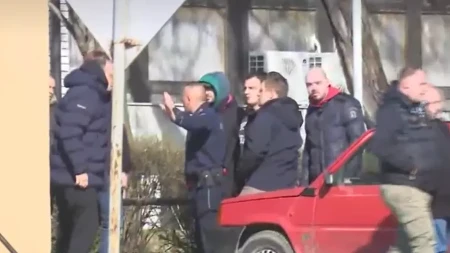 A ŠTA ĆE BLOKADERI ISPRED LOKALA SNS-a? To N1 ne zanima! Došli da terorišu