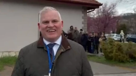 AMERIČKI POSMATRAČ ŠOKIRAN BLOKADERIMA KOJI ŠIRE STRAH! Sa druge strane oduševljen je Sevojnom i organizacijom izbornog procesa!