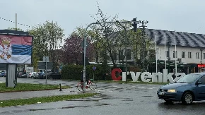 NASILJE BLOKADERA NA DELU! Pokušavali da provale u prostorije SNS-a, lupali i pravili nered! 