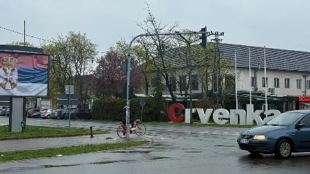 NASILJE BLOKADERA NA DELU! Pokušavali da provale u prostorije SNS-a, lupali i pravili nered! 