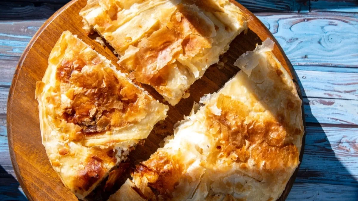 Najskuplji na Balkanu: Platila burek u Budvi 8 evra, i napravila haos izjavom (VIDEO)