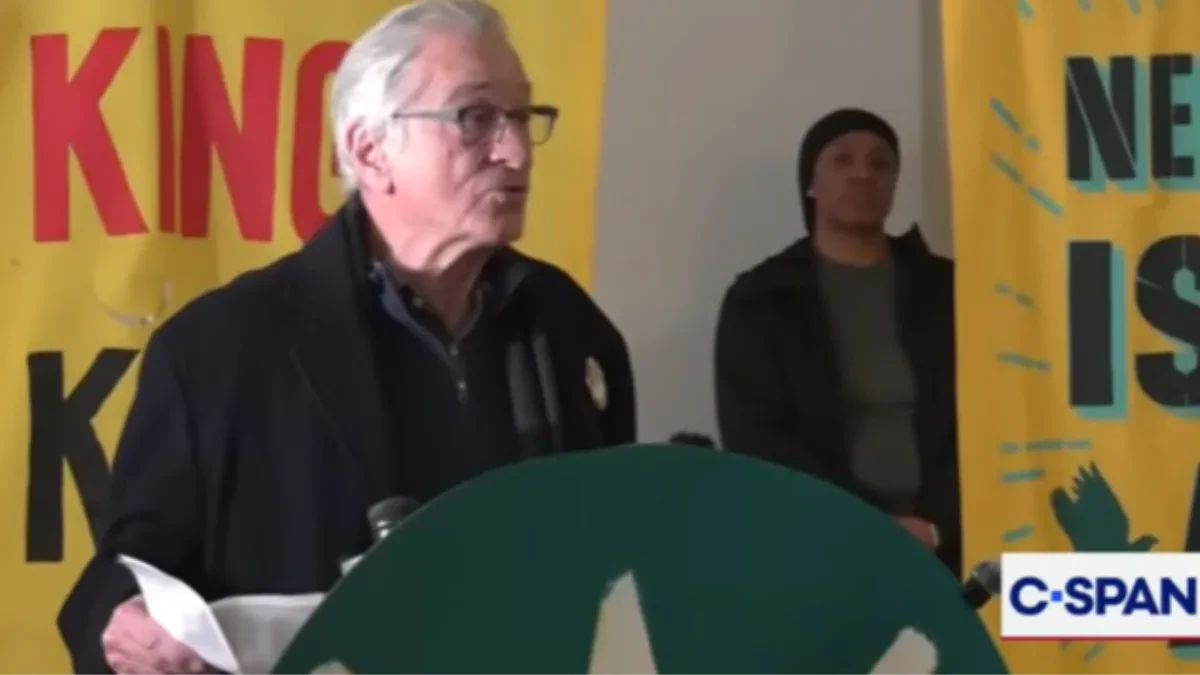 ''TRAMP ŽELI DA VLADA NAMA KAO TIRANIN'' Slavni holivudski glumac opleo po predsedniku (VIDEO) 