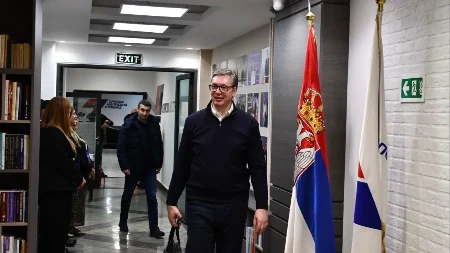VUČIĆ STIGAO U SEDIŠTE SNS-A Najavljuje se obraćanje predsednika