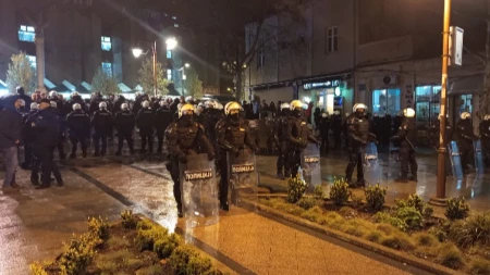 BLOKADERI SPREMNI NA NOVI HAOS Napeto, policija već potiskuje agresivne blokadere