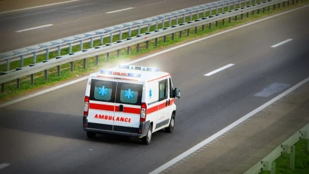 POGINUO DEČAK (15) Sudar auta i kamiona, troje povređenih