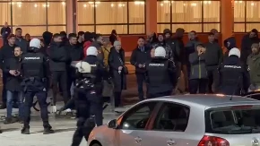 BLOKADERI PROVOCIRAJU POLICIJU: Željni su da izazovu incidenate u Lučanima (VIDEO)