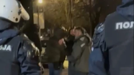 BLOKADERI U SEVOJNU VREĐAJU POLICIJU! Pale teške psovke: "J**aću vam decu!" (VIDEO)