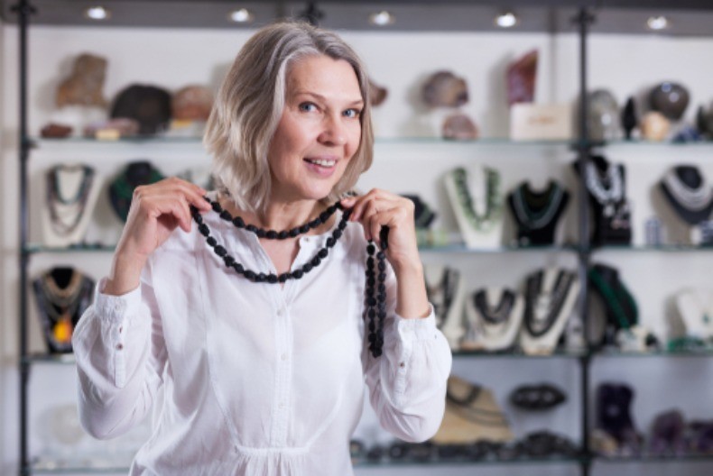 Ova greška sa nakitom vas čini starijima preko noći! Skoro svaka žena je pravi!