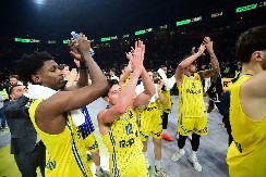 CRNO-BELI POMAŽU Makabi upao u nove probleme 