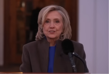 OD BESA JE LUPALA PESNICAMA O STO Hilari Klinton izgubila živce tokom svedočenja o Epstajnu