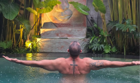 "NAŠ PEVAČ NAPLAĆUJE INTIMNE USLUGE" Nakon mnogo godina otkrio istinu: "Pristao sam na to" 