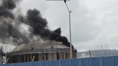 POGOĐENA RAFINERIJA NAFTE U HAIFI Kulja crni dim, pojavio se snimak (VIDEO)