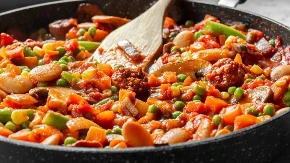 ZDRAV PAPRIKAŠ SA PEČURKAMA I POVRĆEM Jelo koje drži sitim u postu