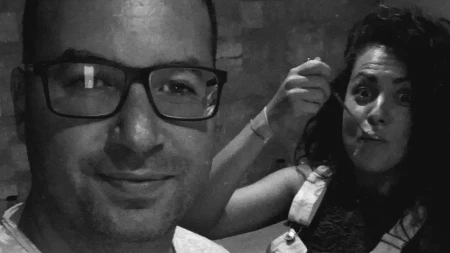 "PUTUJ S ANĐELIMA U RAJSKU KAFANU" Pevačica se bolnim rečima oprostila od preminulog kolege 