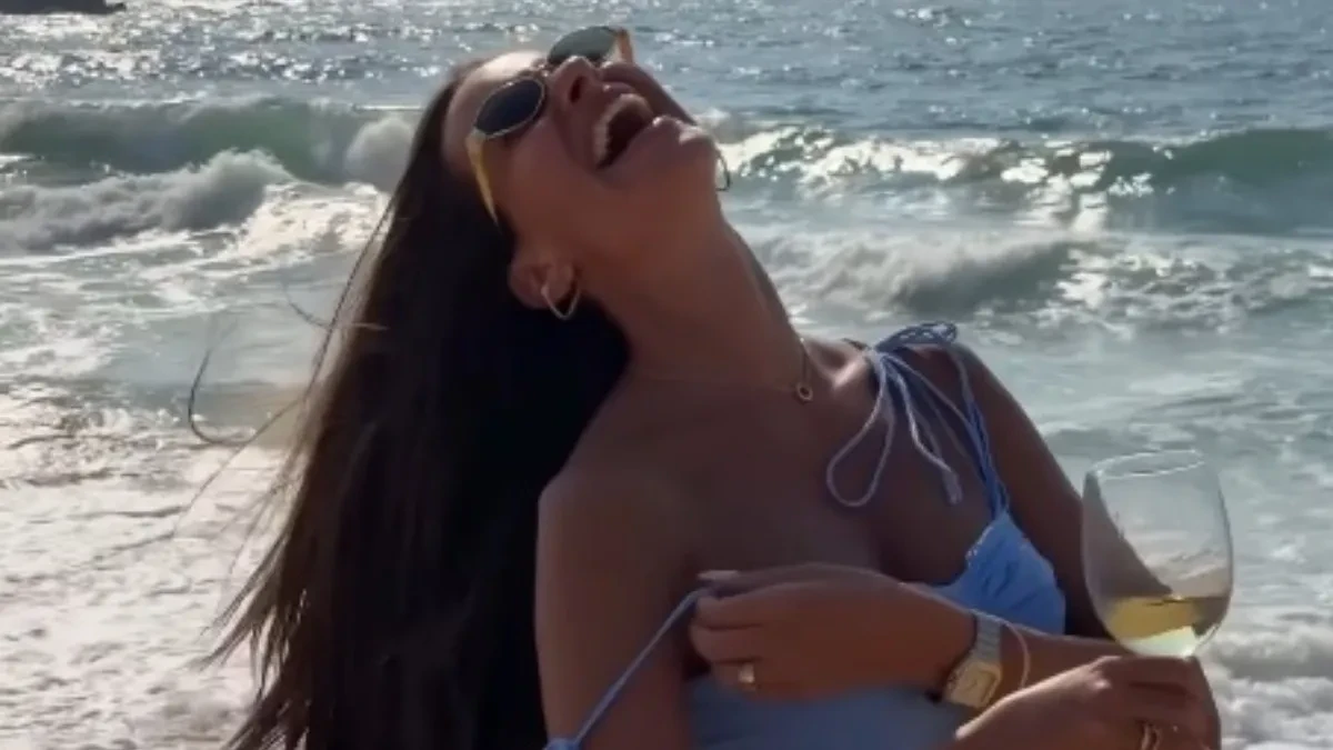 ŠOK NA PLAŽI Dragana Kosjerina izazvala haos kada joj je spala bretela (FOTO)