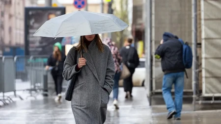 Dobre su i štike, ali najbolje stoje čizme za ovo vreme: Najbolji poslovni stajlinzi za žene kada kiša ne prestaje da pada 