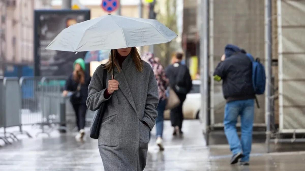 Dobre su i štike, ali najbolje stoje čizme za ovo vreme: Najbolji poslovni stajlinzi za žene kada kiša ne prestaje da pada 