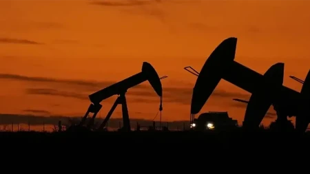 OPET DIVLJAJU CENE NAFTE! Amerikanci bi pre spalili ceo svet nego da priznaju poraz!