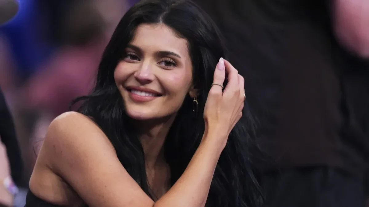 Slikala se gola s dečkom na tajnoj plaži: Kajli objavila fotke i svi su ovo primetili