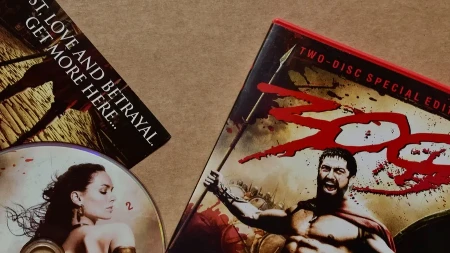 ANONIMNA PORUKA OD 4 REČI BILA JE SKRIVENA U OMOTU DVD-A Zaprepašćeni čovek nije verovao svojim očima