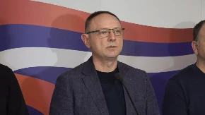 "POLICIJA JE NAPADNUTA ZATO ŠTO RADI SVOJ POSAO": Obraćanje direktora policije Vasiljevića o napadu blokadera ispred Rektorata