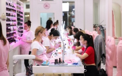 Boja noktiju koja je hit proleća: Srpkinje traže samo takav manikir u salonima! 