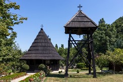 Po ugledu na ovu svetinju građene su ostale crkve brvnare širom Srbije: Manastir je podignut u znak pokajanja