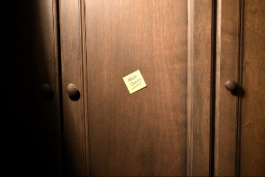 NEOBIČNA PORUKA U ZGRADI ZBUNILA STANARE "Ovo kao da je pisao serijski ubica"