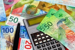 Valutni potres - Globalna neizvesnost pogurala švajcarski franak