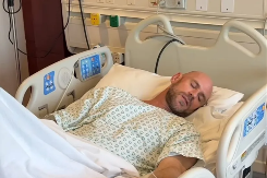 DRAMA U DUBAIJU Poznati glumac završio u bolnici (FOTO)