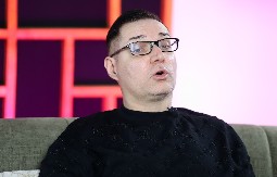 "SVI SE FOLIRAJU, NA ESTRADI NEMA..." Danijel Ðurić opleo po pevačima 