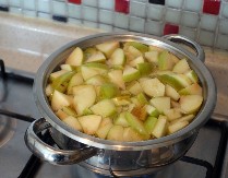 Beograđanke masovno počele da kuvaju jabuke i piju toplu vodu: Evo u čemu je fora