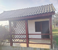 VIKENDICA I PLAC OD 16 ARI ZA SAMO 16.000 EVRA To nije sve, imao i ceo voćnjak